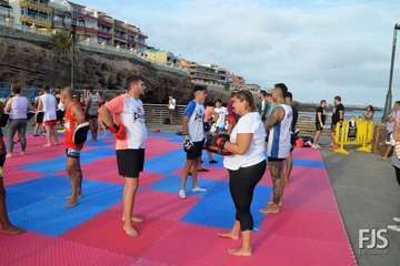 Exhibición del Club Kick Boxing en el muelle de Melenara (Foto Francisco Javier Santana)